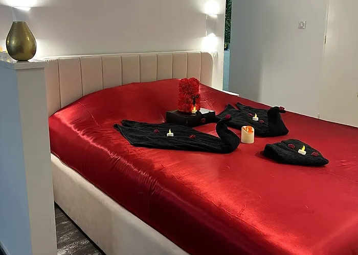 Room: Aux Plaisirs Des Sens Jacuzzi Prive * Barr