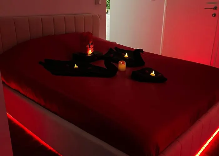 Room: Aux Plaisirs Des Sens Jacuzzi Prive Apartman *