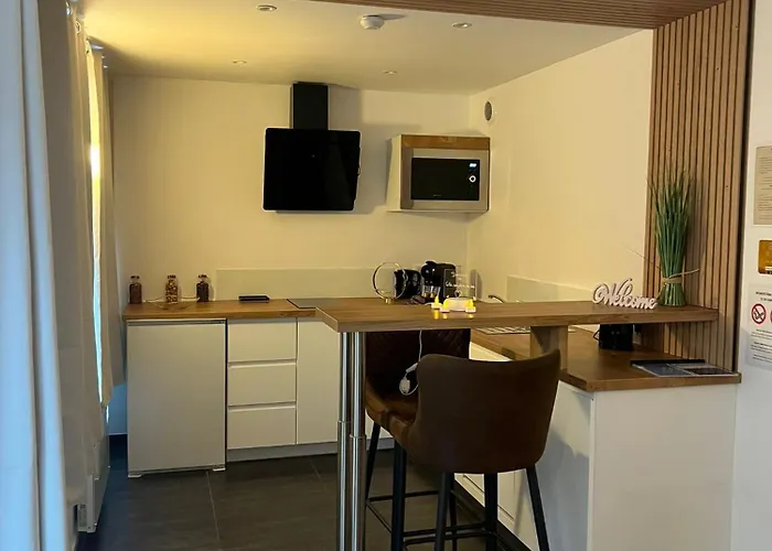 Apartman Room: Aux Plaisirs Des Sens Jacuzzi Prive *